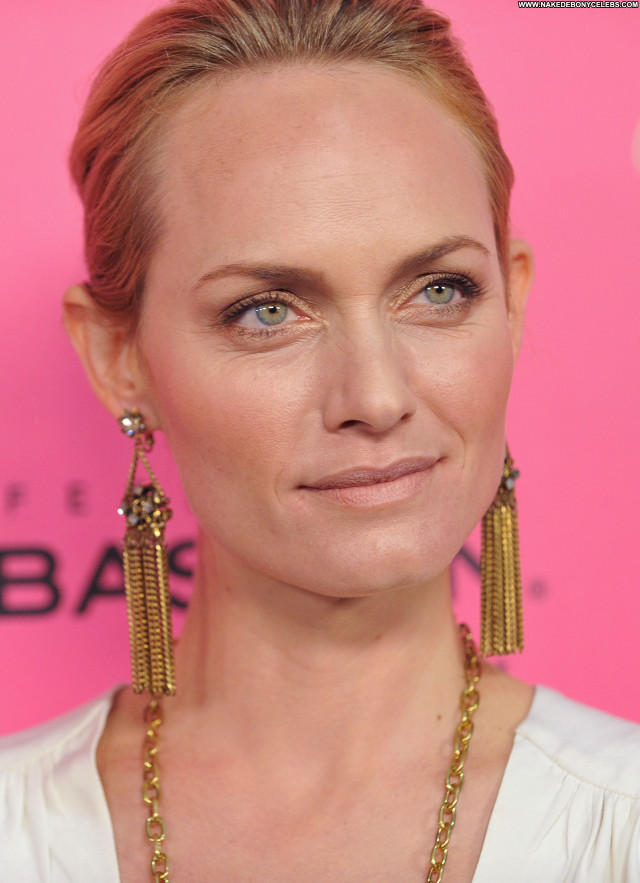 Amber Valletta Babe Beautiful Posing Hot Celebrity Female Actress Hot