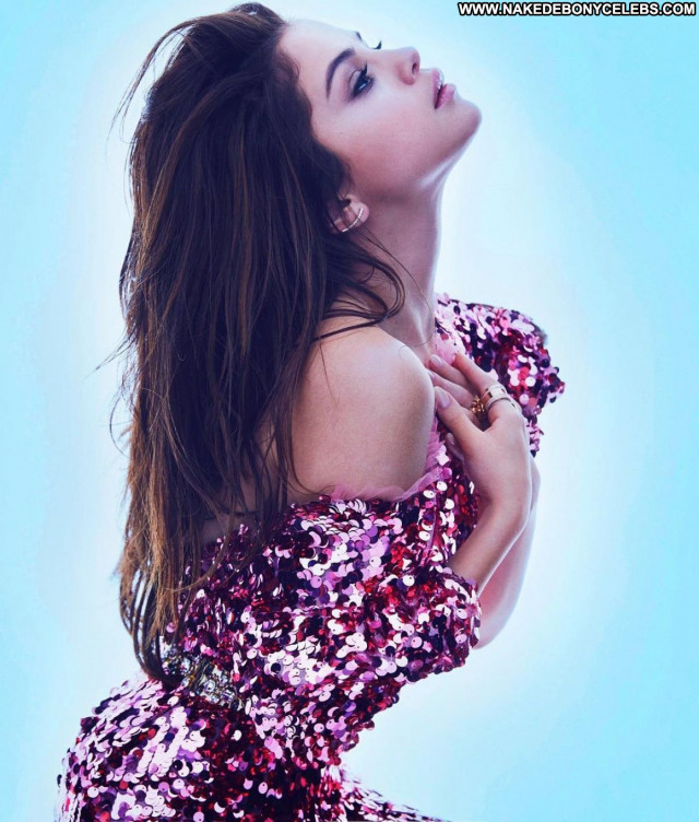 Selena Gomez American Actress Sexy Beautiful Celebrity Babe Posing