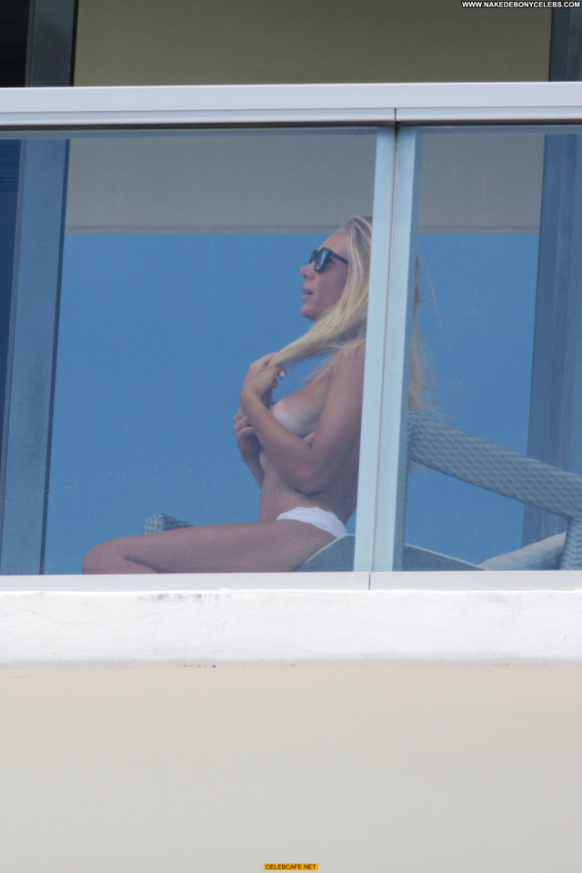 Laura Cremaschi Celebrity Topless Balcony Hotel Posing Hot Beautiful
