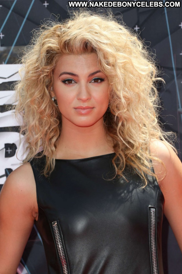 Tori Kelly Los Angeles Celebrity Paparazzi Posing Hot Angel Awards