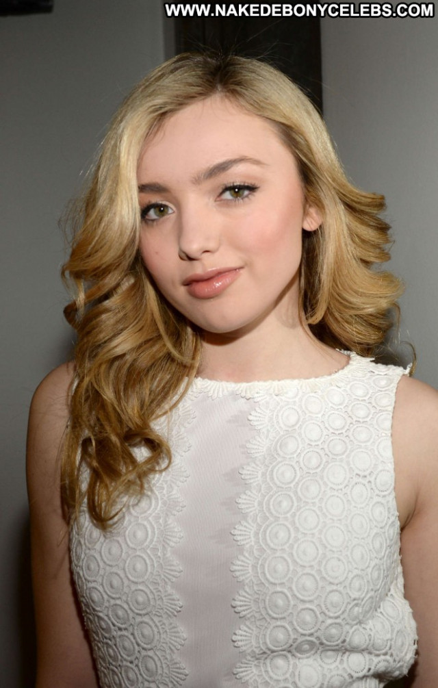 Peyton R List New York Posing Hot Beautiful New York Paparazzi