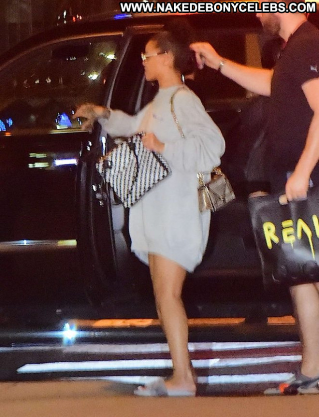 Rihanna Arriving No Source Nyc Apartment Paparazzi Beautiful