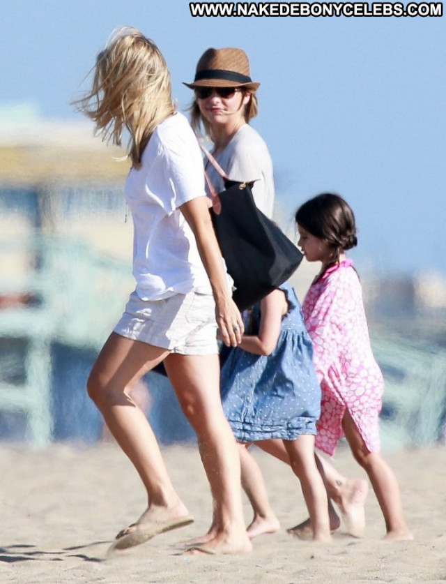 Sarah Michelle Gellar Paparazzi Beach Posing Hot Beautiful Babe Sarah Michelle Gellar Paparazzi Beach Posing Hot Beautiful Babe