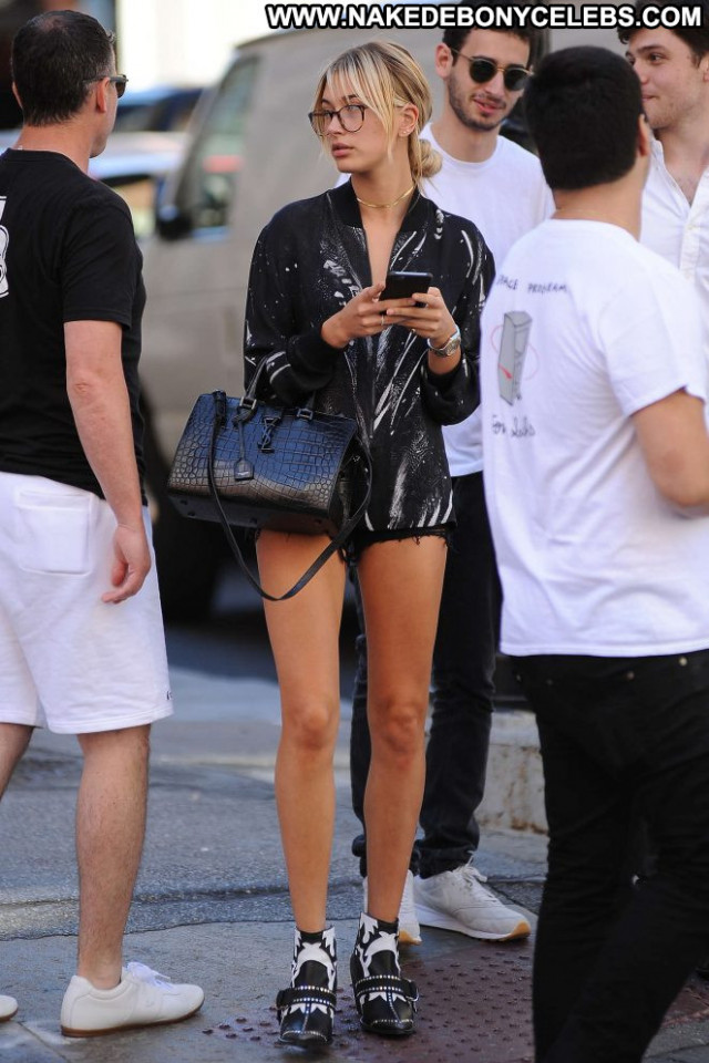 Hailey Baldwin Celebrity Babe Posing Hot Shorts Beautiful Paparazzi