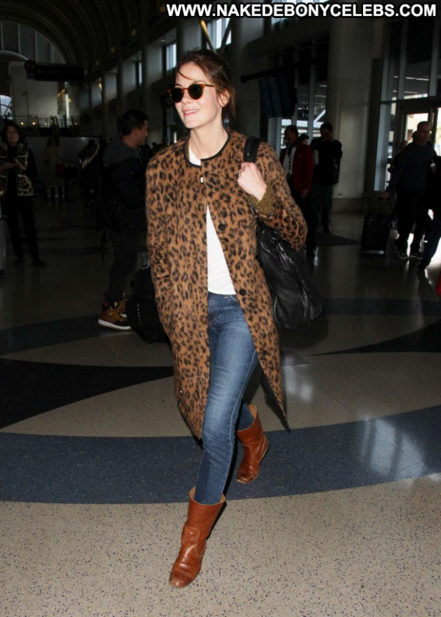 Michelle Monaghan Lax Airport Lax Airport Los Angeles Posing Hot