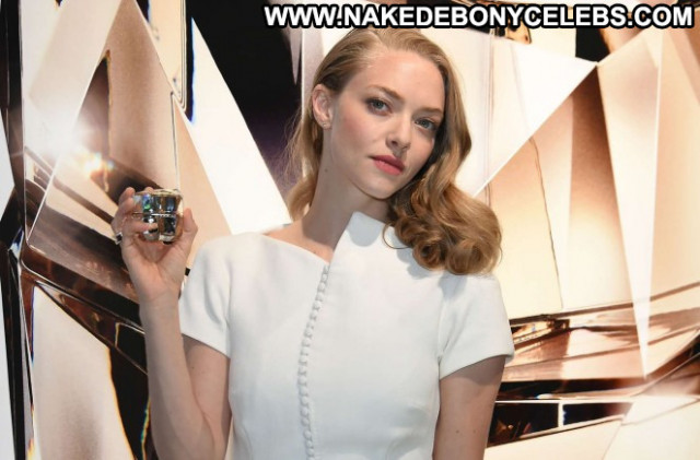 Amanda Seyfried Celebrity Babe Paparazzi Posing Hot Beautiful Japan