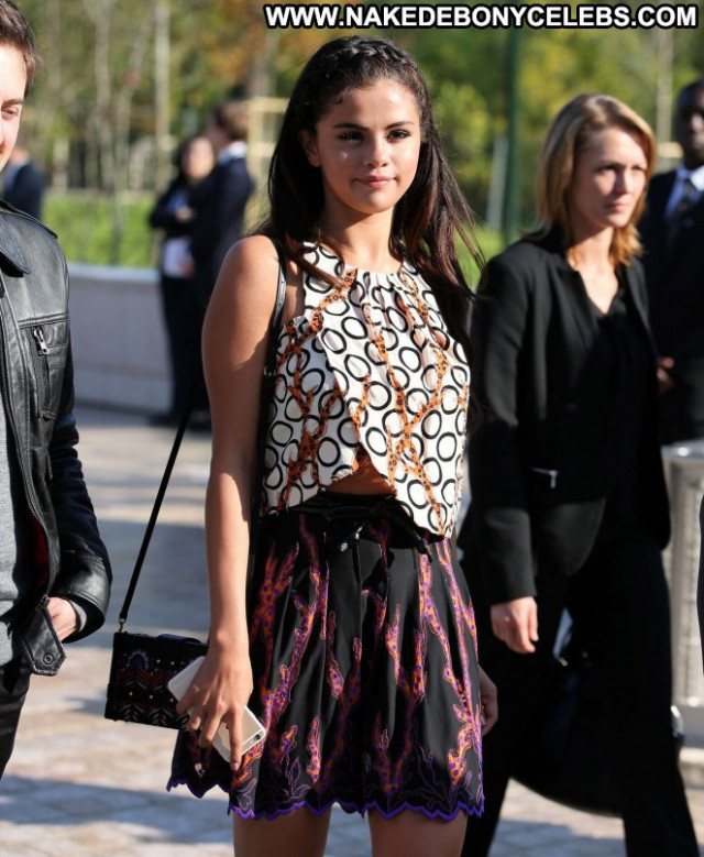 Selena Gomez Beautiful Celebrity Paparazzi Posing Hot Babe Paris Doll