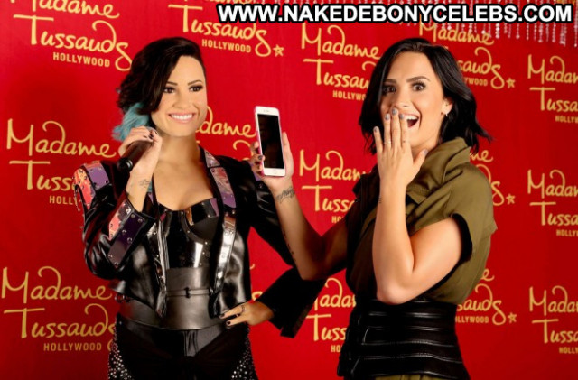 Demi Lovato Paparazzi Posing Hot Celebrity Babe Beautiful