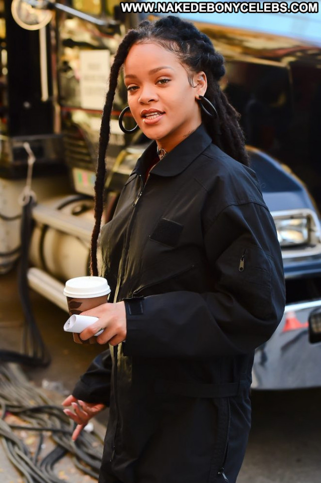 Rihanna New York Posing Hot Babe New York Paparazzi Celebrity Rihanna New York Posing Hot Babe New York Paparazzi Celebrity