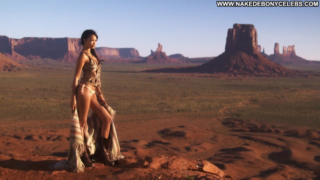 Chanel Iman Sports Illustrated Swimsuit Sports Beautiful Posing Hot