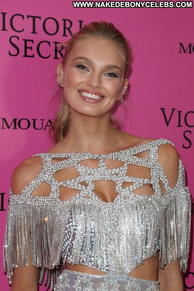 Romee Strijd Fashion Show Fashion Babe Beautiful Party Paparazzi