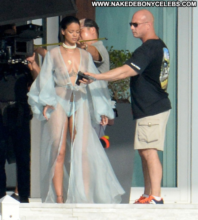 Rihanna No Source  Braless Beautiful Posing Hot Candids Babe