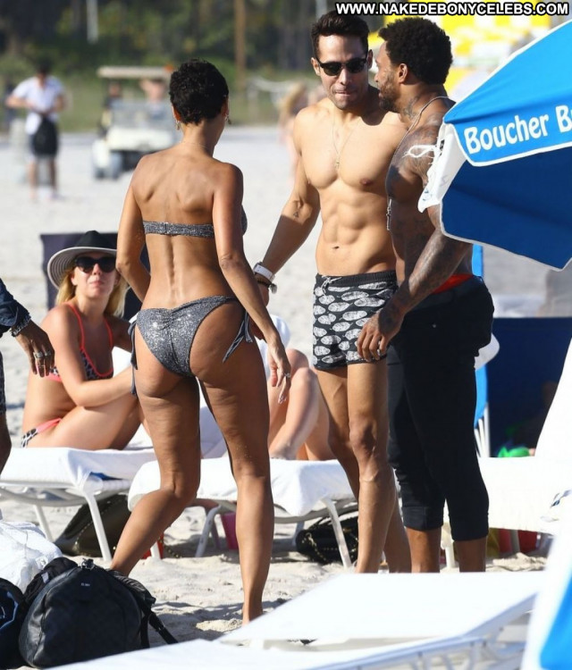 Nicole Murphy The Beach Babe Posing Hot Beautiful Bikini Candids