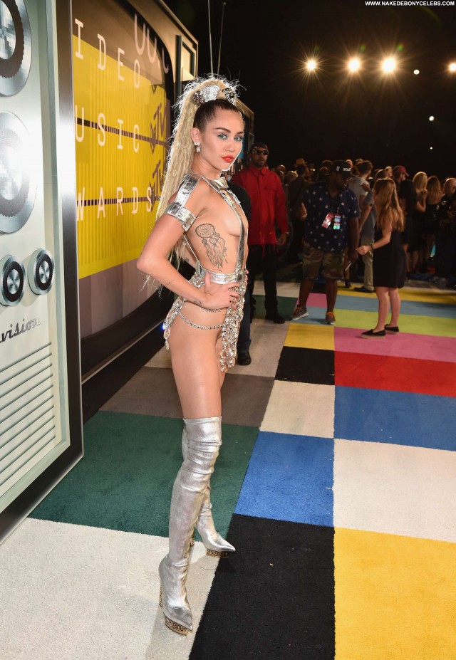 Miley Cyrus Stage Beautiful Babe Posing Hot Celebrity Model Singer