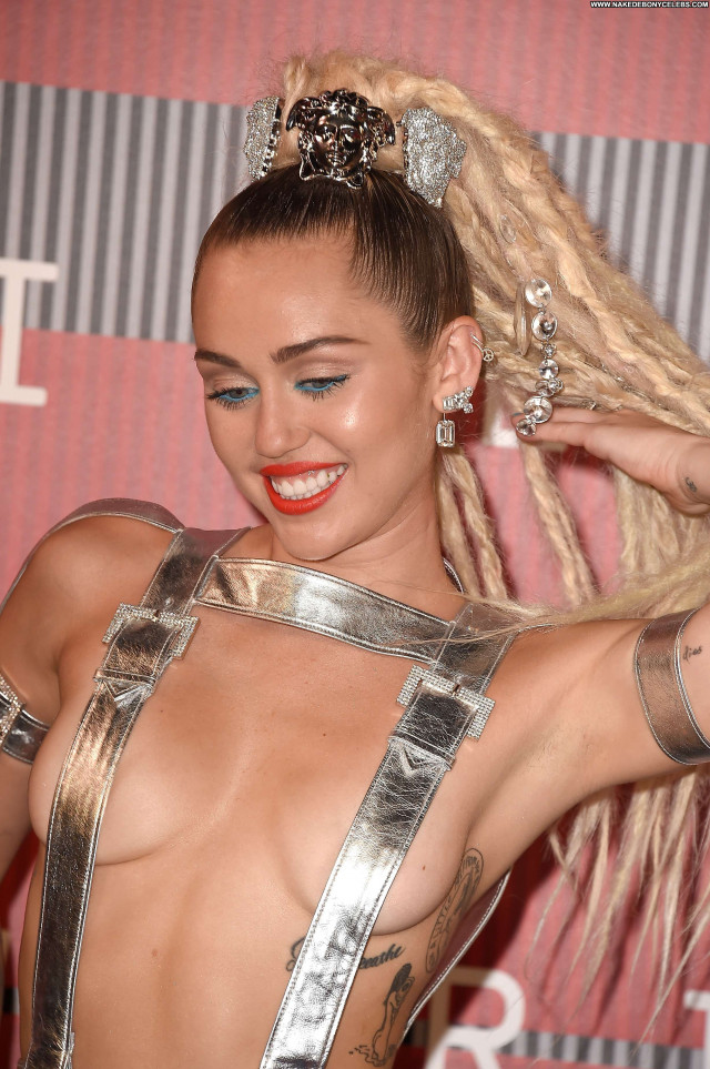 Miley Cyrus No Source  American Babe Stage Posing Hot Beautiful Model