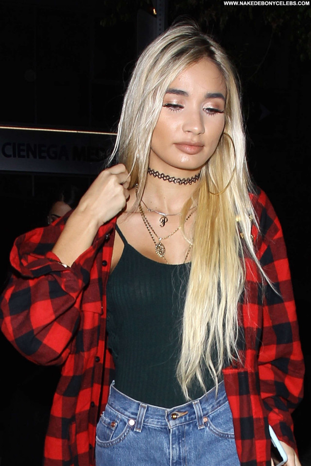 Pia Mia Perez No Source Nice Singer Beautiful Legs Beautiful Babe