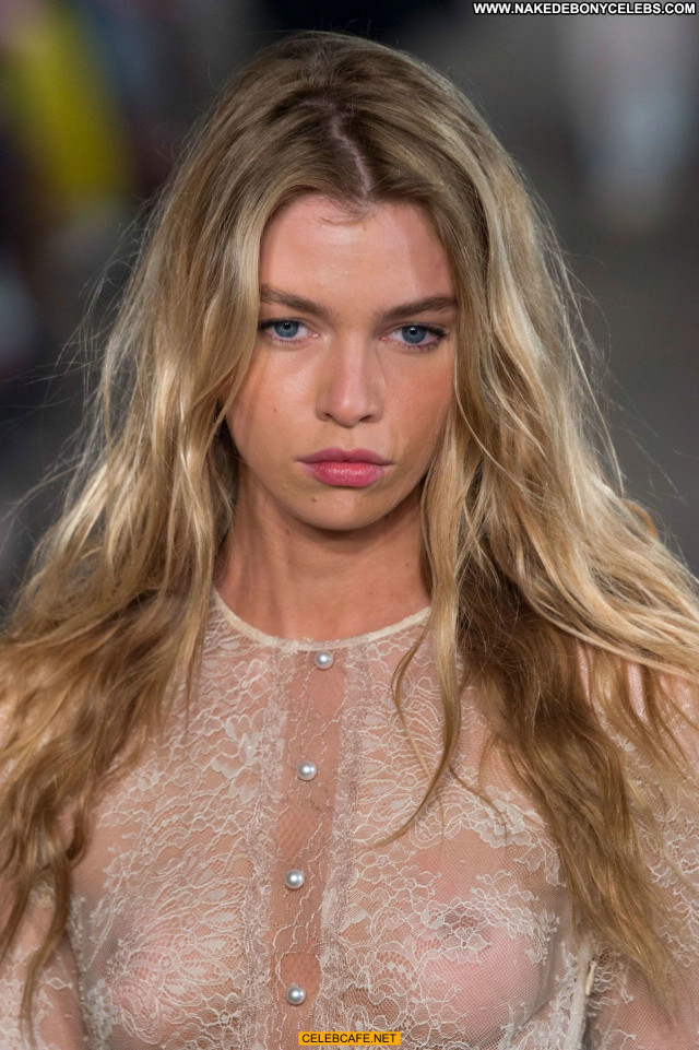 Stella Maxwell Fashion Show Beautiful Posing Hot Fashion Babe