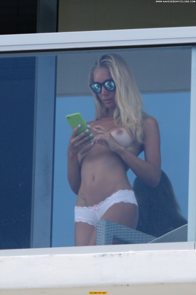 Laura Cremaschi No Source Celebrity Topless Beautiful Babe Balcony