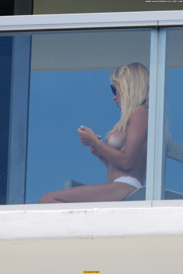 Laura Cremaschi No Source Hotel Babe Hot Posing Hot Balcony Celebrity