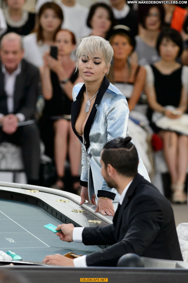 Rita Ora Fashion Show Fashion Cleavage Babe Posing Hot Nipslip