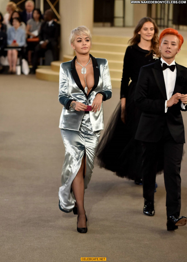 Rita Ora Fashion Show Celebrity Nipslip Babe Posing Hot Fashion