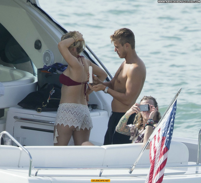 Ellie Goulding No Source Beautiful Celebrity Babe Yacht Bikini Posing