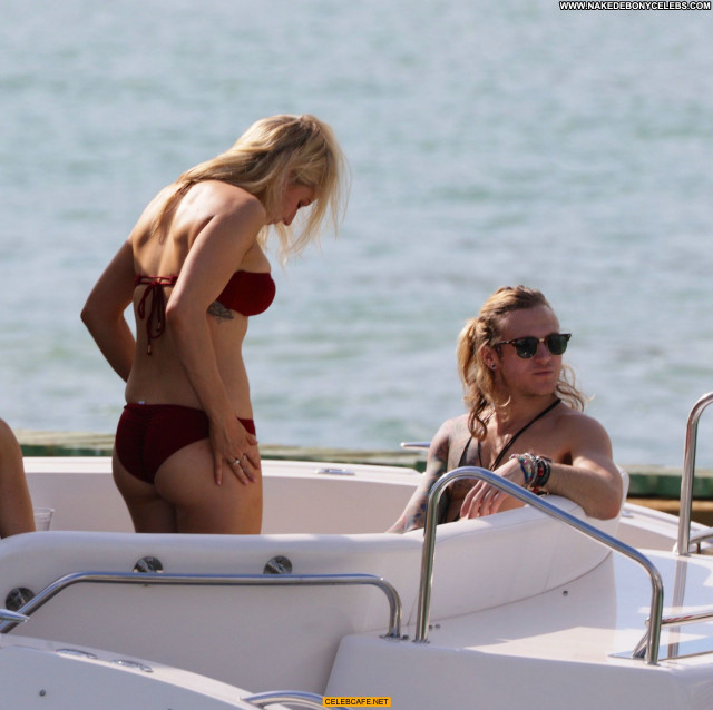 Ellie Goulding No Source Celebrity Beautiful Yacht Babe Bikini Posing