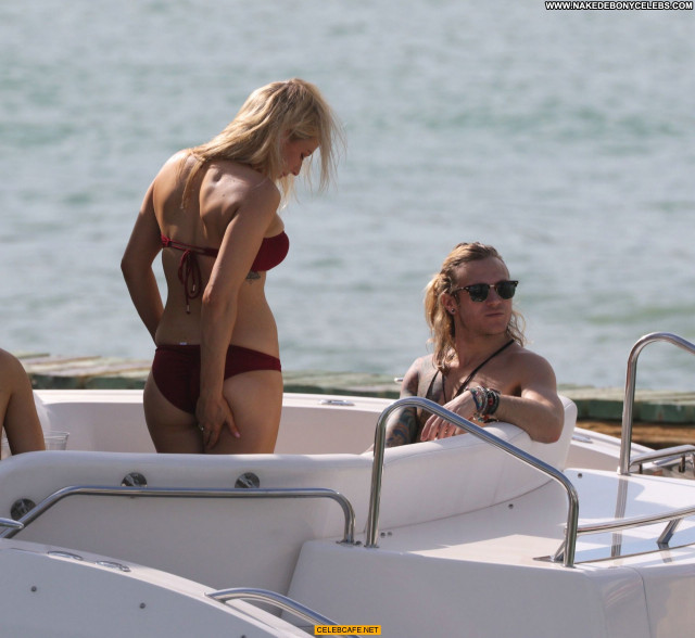 Ellie Goulding No Source  Beautiful Celebrity Babe Bikini Posing Hot