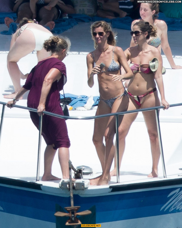 Gisele Bundchen No Source Celebrity Ass Crack Brazil Yacht Bikini