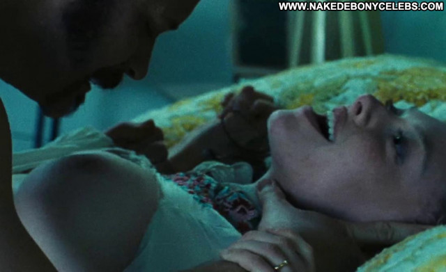 Amanda Seyfried Photo Shoot Bed Nude Scene See Through Big Tits Shy