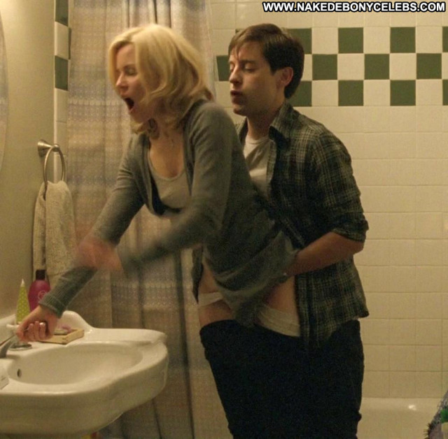 Elizabeth Banks The Details Jeans Ass Sex Posing Hot Bathroom Bar