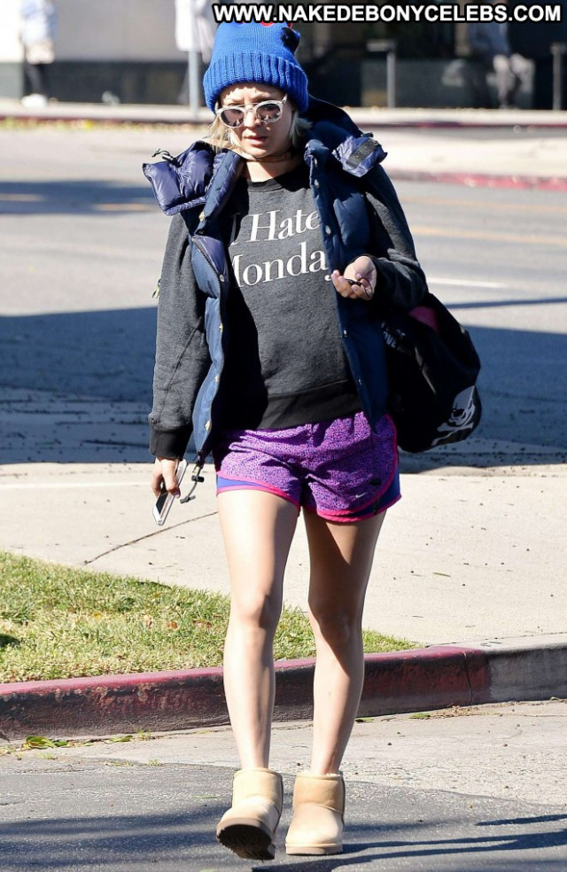 Pink Los Angeles Paparazzi Celebrity Posing Hot Shorts Babe Beautiful