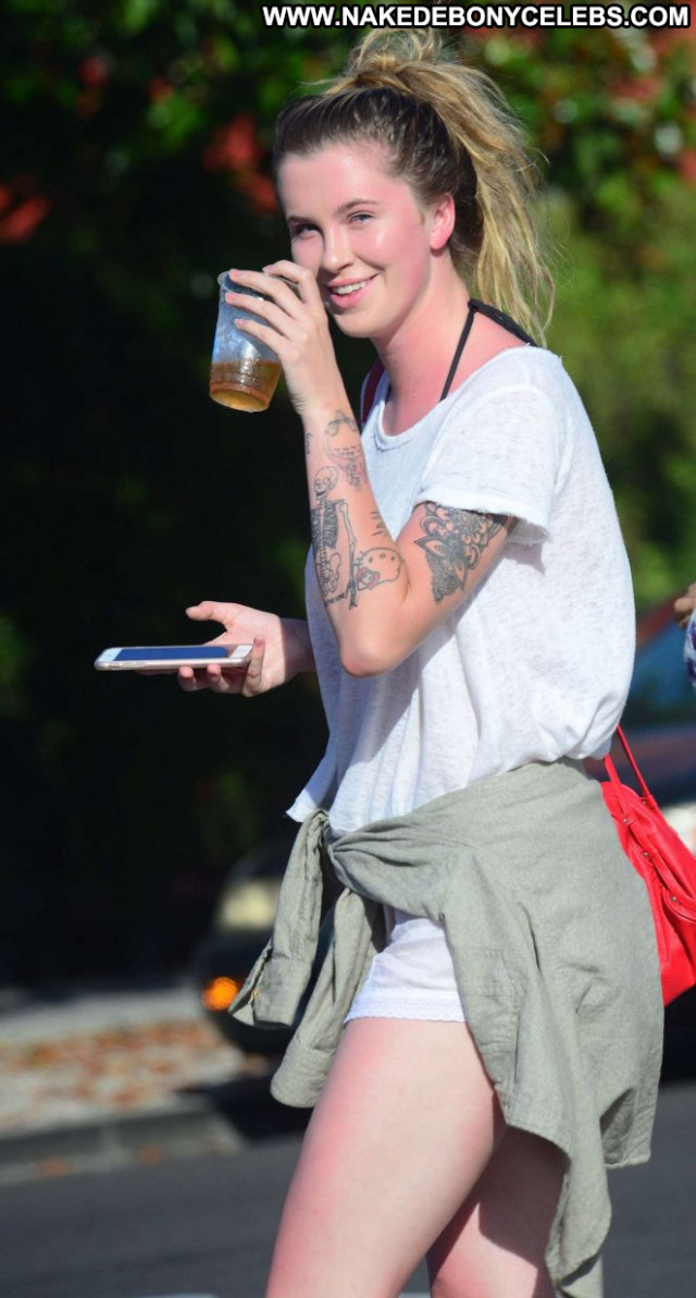 Ireland Baldwin No Source Beautiful Paparazzi Celebrity Shorts Posing