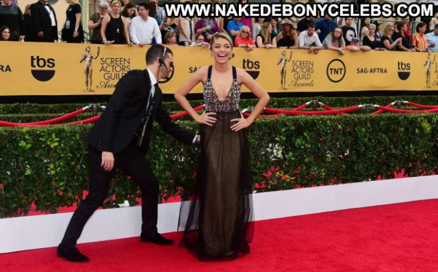 Sarah Hyland Celebrity Posing Hot Awards Beautiful Babe Paparazzi