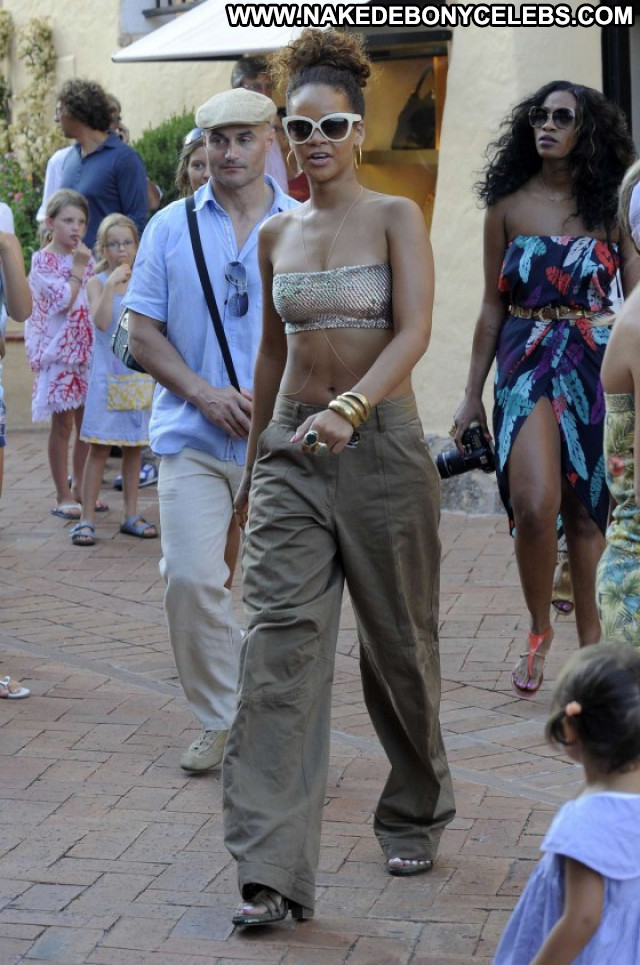 Rihanna Candids Babe Paparazzi Celebrity Posing Hot Candid Beautiful