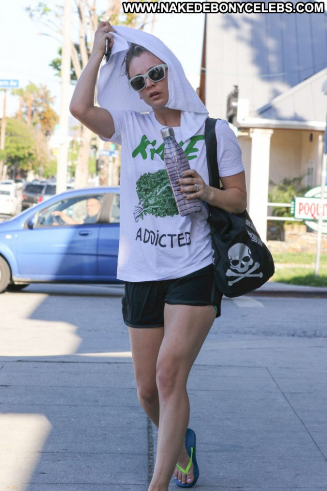 Kaley Cuoco Yoga Class Shorts Beautiful Paparazzi Babe Posing Hot