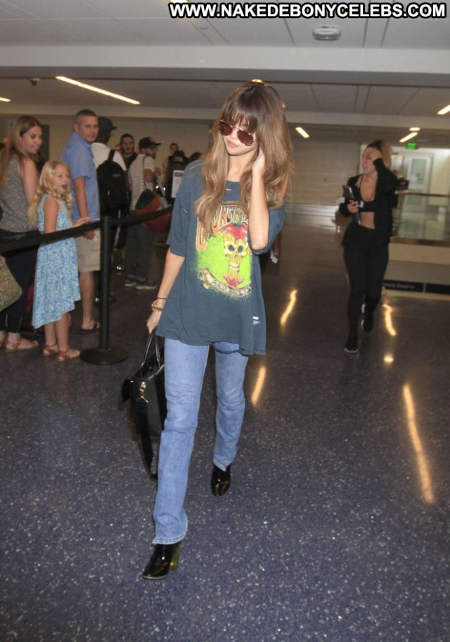Selena Gomez Lax Airport Los Angeles Lax Airport Beautiful Paparazzi