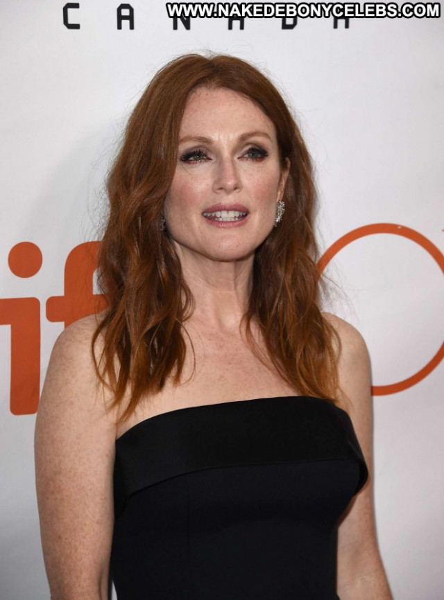 Julianne Moore Celebrity Babe Beautiful Paparazzi Posing Hot Hot Doll