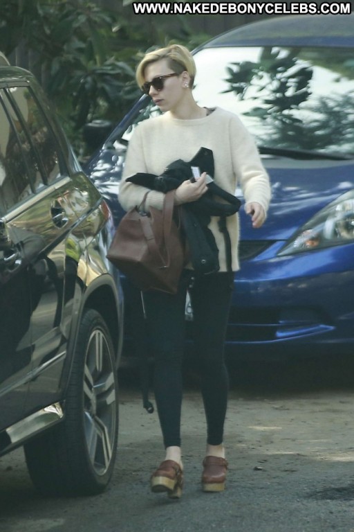 Scarlett Johansson Celebrity Beautiful Paparazzi Babe Straight Posing Hot
