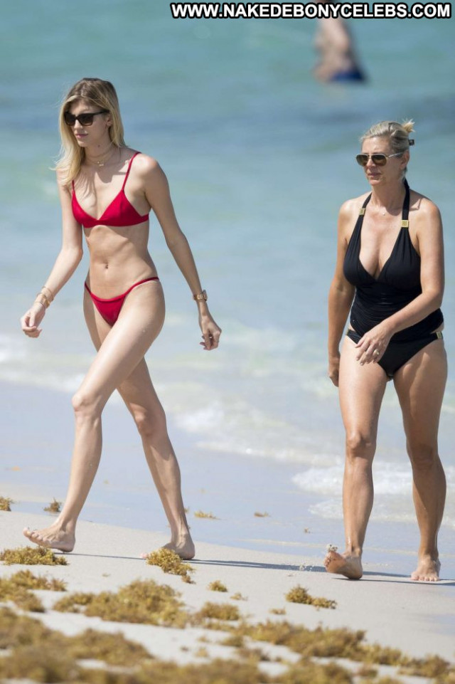 Devon Windsor The Beach Posing Hot Paparazzi Celebrity Babe Bikini