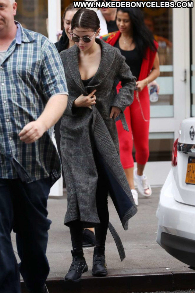 Selena Gomez No Source Posing Hot Beautiful Nyc Paparazzi Celebrity