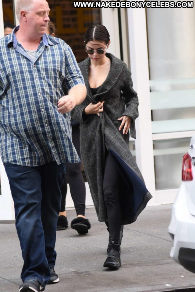 Selena Gomez No Source Posing Hot Babe Beautiful Nyc Celebrity