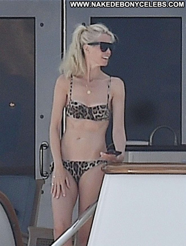 Claudia Schiffer No Source Paparazzi Yacht Beautiful Babe Celebrity
