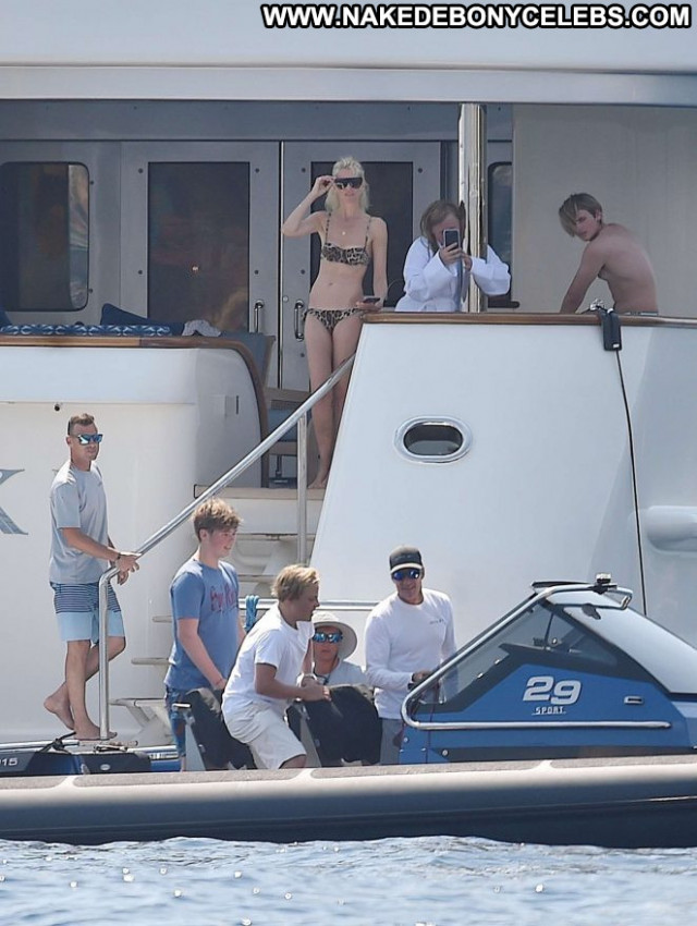 Claudia Schiffer No Source Celebrity Yacht Paparazzi Posing Hot Babe