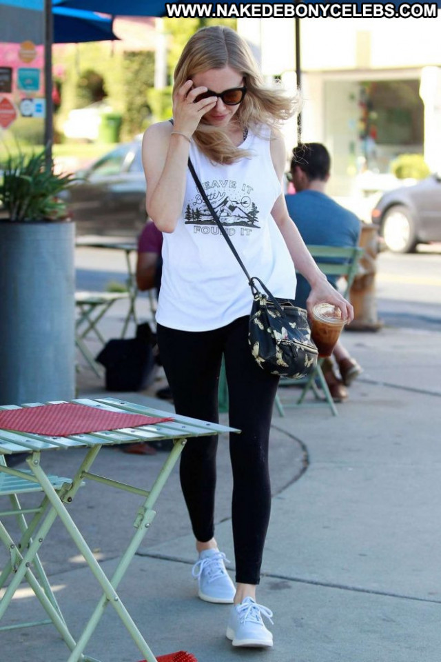 Amanda Seyfried Los Angeles Posing Hot Beautiful Celebrity Paparazzi