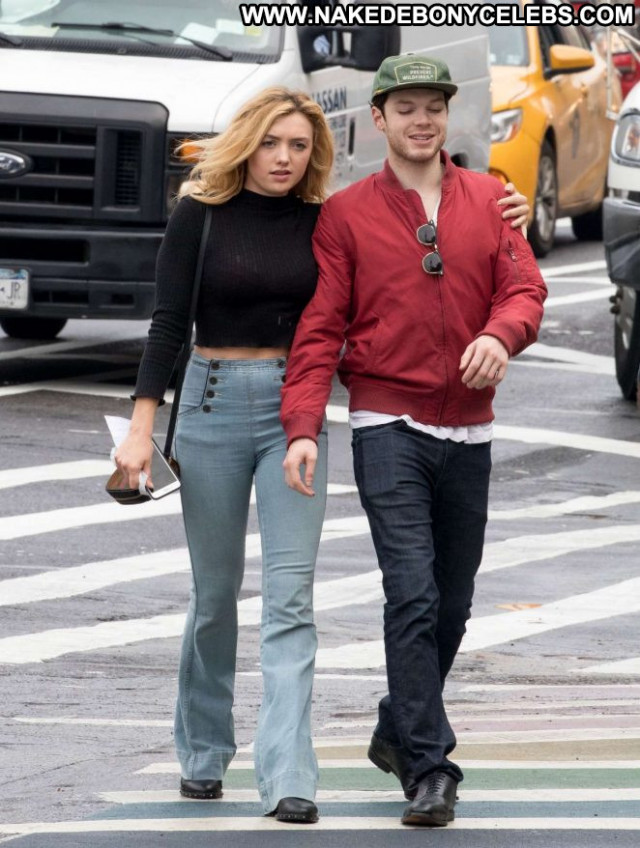 Peyton R List New York Posing Hot Beautiful Babe Paparazzi New York