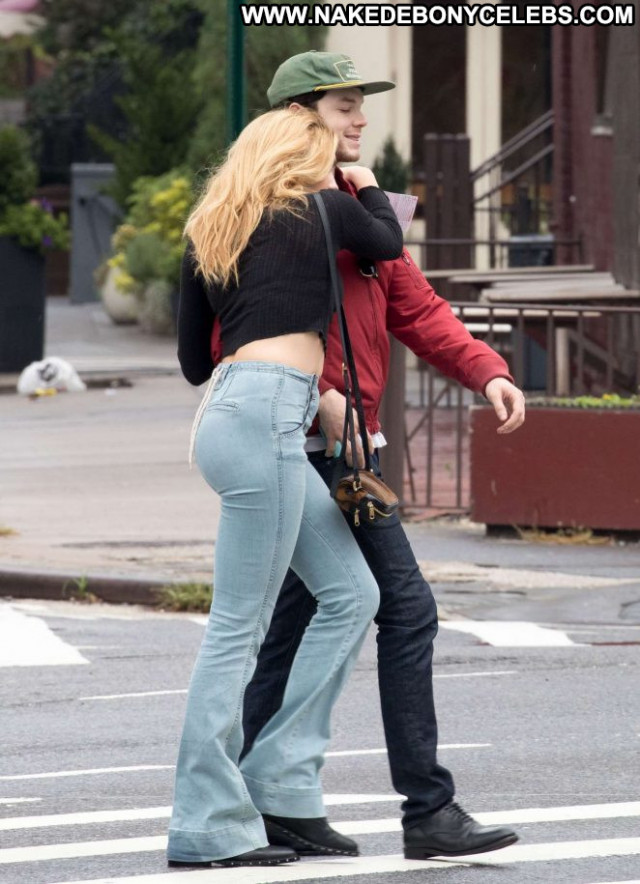Peyton R List New York Beautiful Paparazzi Babe Jeans Posing Hot New
