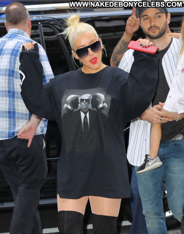 Christina Aguilera New York Posing Hot Paparazzi Beautiful New York