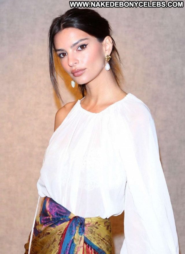 Emily Ratajkowski No Source Posing Hot Celebrity Beautiful Paparazzi