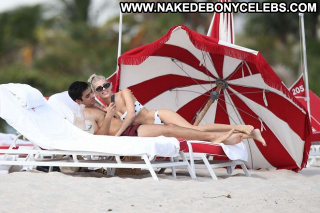 Devon Windsor The Beach Paparazzi Bikini Babe Beach Posing Hot